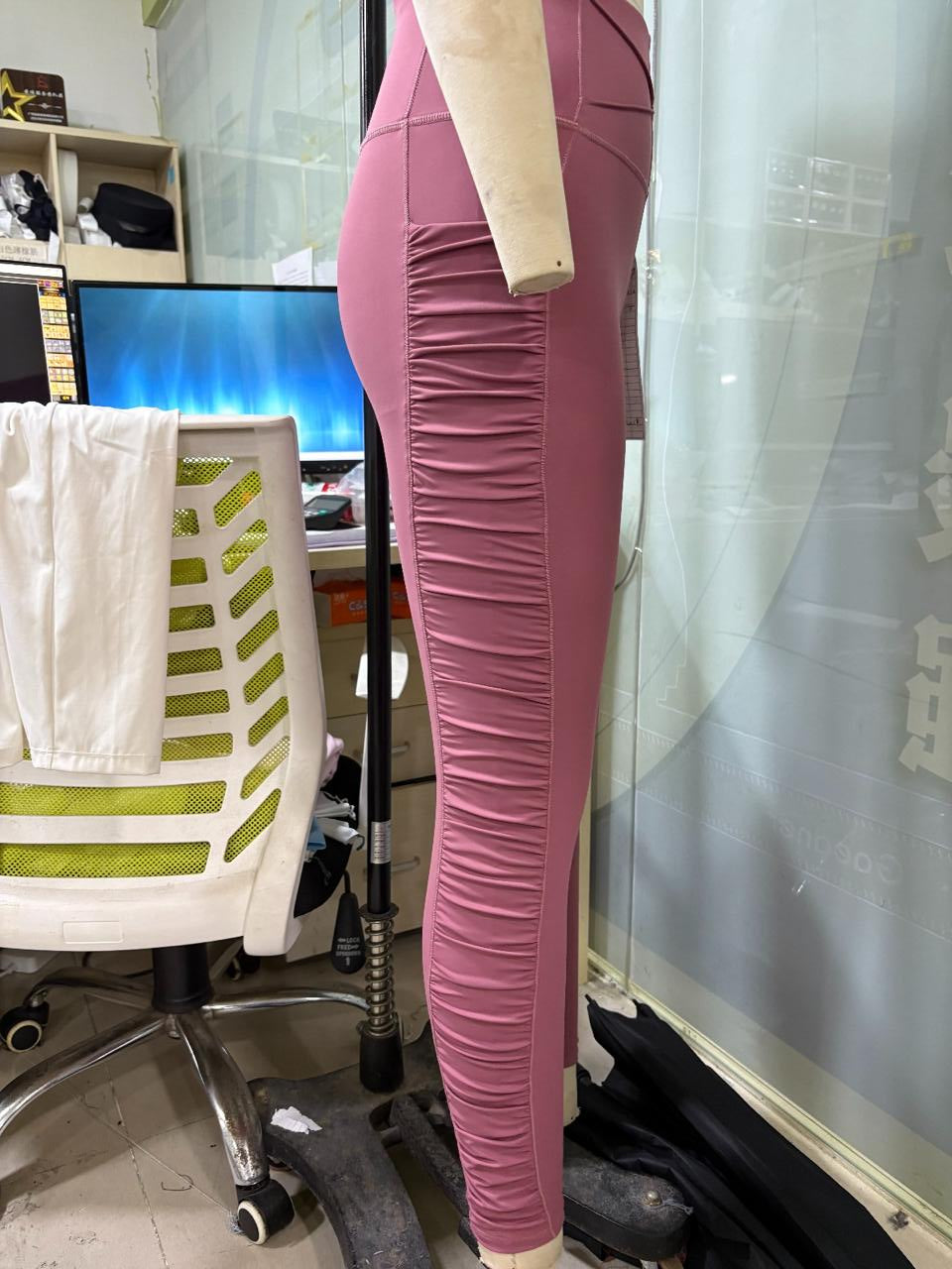 SculptFit High-Waist Scrunch Leggings – Mauve Pink